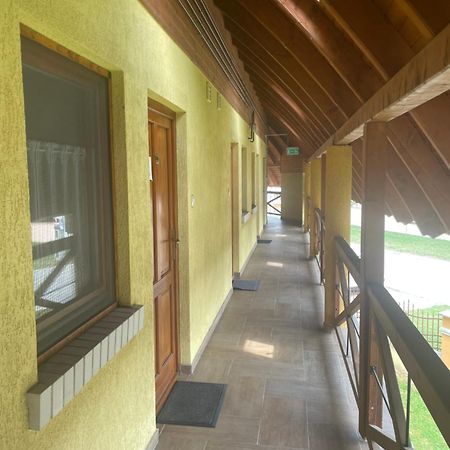 Pitypang Apartman Гюла Екстериор снимка