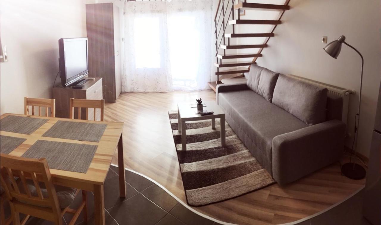 Pitypang Apartman Гюла Екстериор снимка